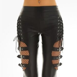 BOUTIQUE Buckle Pull on Leggings - NWT